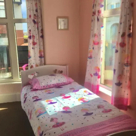 Singer House: Seafront Garden Flat with Parking Apartment Paignton Exterior photo