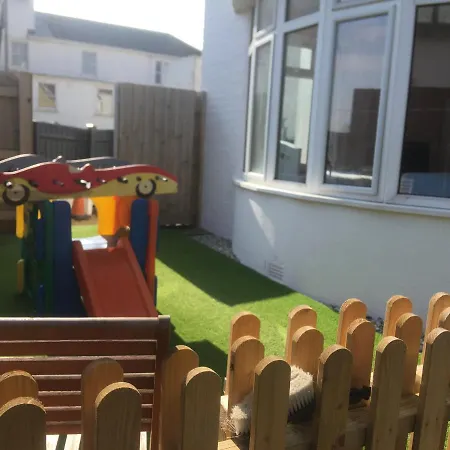 Singer House: Seafront Garden Flat with Parking Apartment Paignton Exterior photo