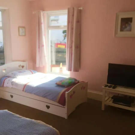 Singer House: Seafront Garden Flat with Parking Apartment Paignton Exterior photo