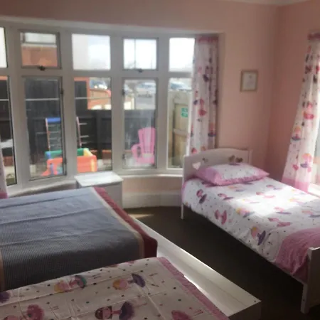 Singer House: Seafront Garden Flat with Parking Apartment Paignton Exterior photo