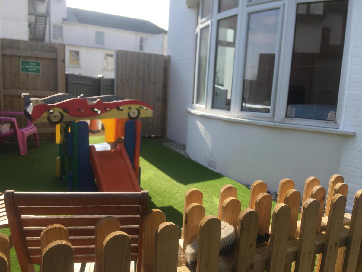 Singer House: Seafront Garden Flat With Parking * Paignton