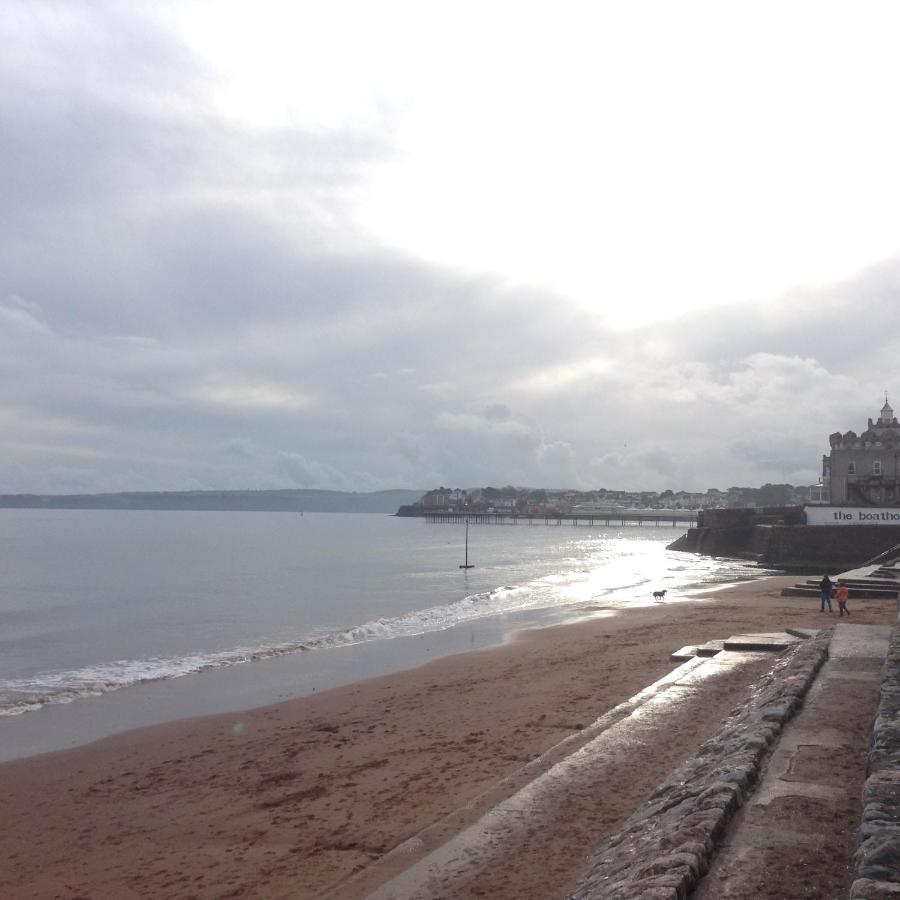 Singer House: Seafront Garden Flat With Parking * Paignton