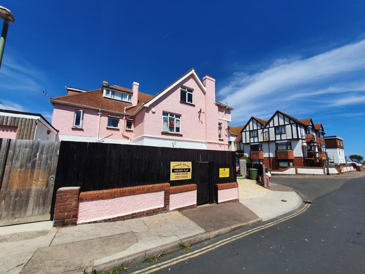 Apartment Singer House: Seafront Garden Flat With Parking