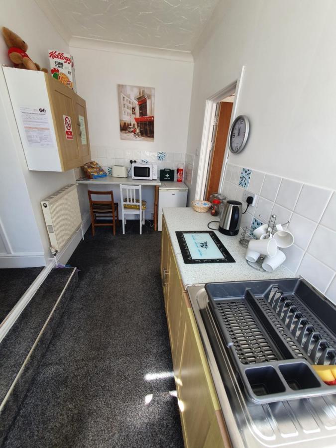 Singer House: Seafront Garden Flat With Parking Apartment Paignton
