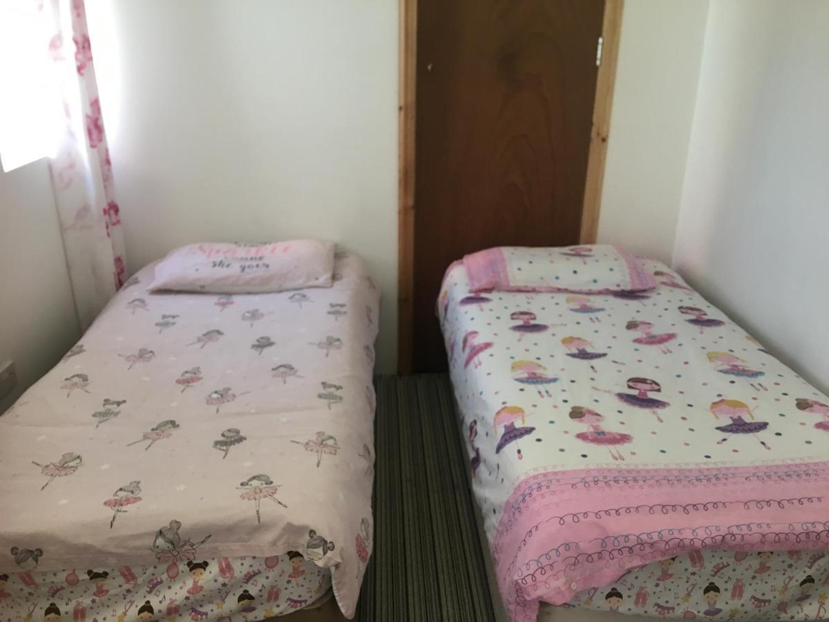 Apartment Singer House: Seafront Garden Flat With Parking
