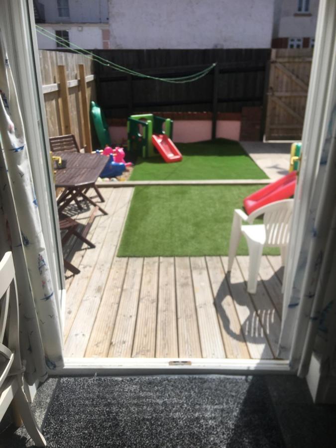 Singer House: Seafront Garden Flat With Parking