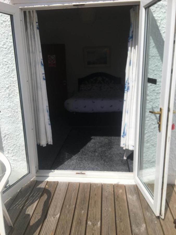Singer House: Seafront Garden Flat With Parking Apartment Paignton