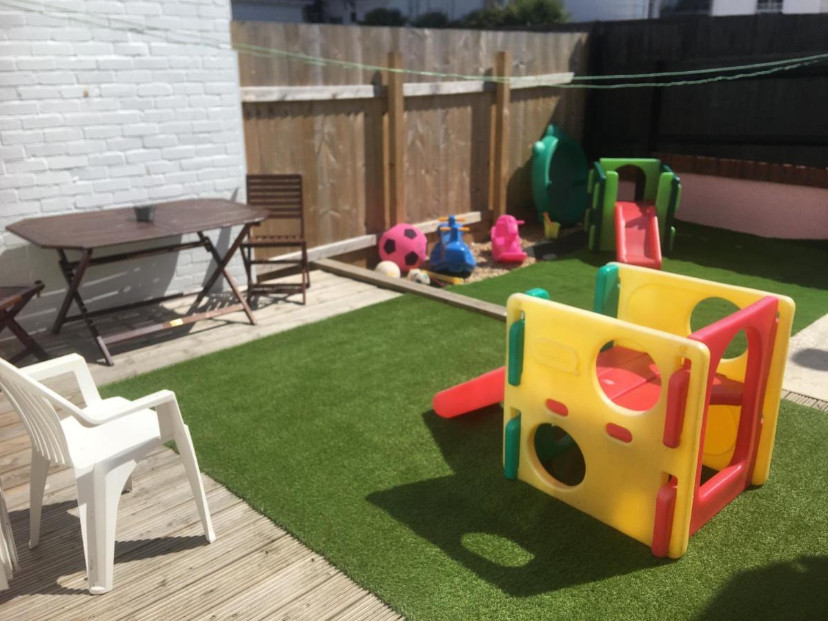 Singer House: Seafront Garden Flat With Parking